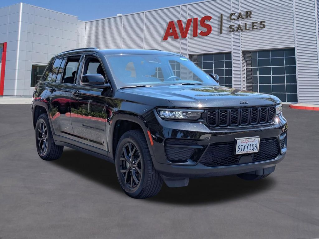 Thumbnail: 2025 Jeep Grand Cherokee - 3