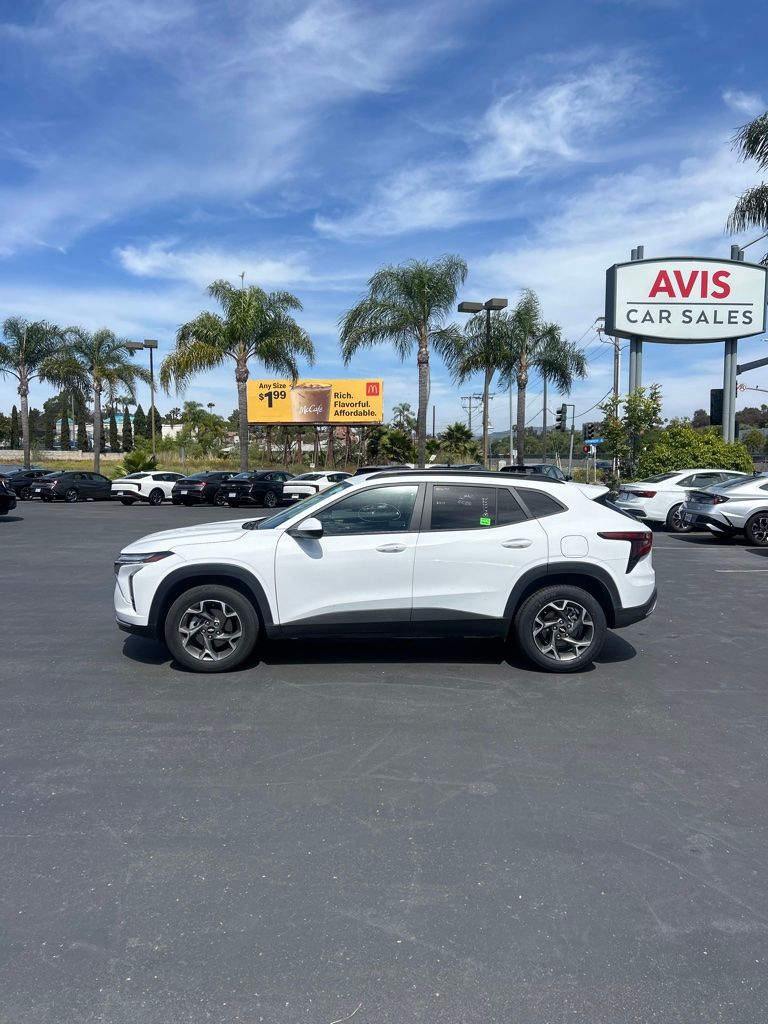 Thumbnail: 2025 Chevrolet Trax - 4