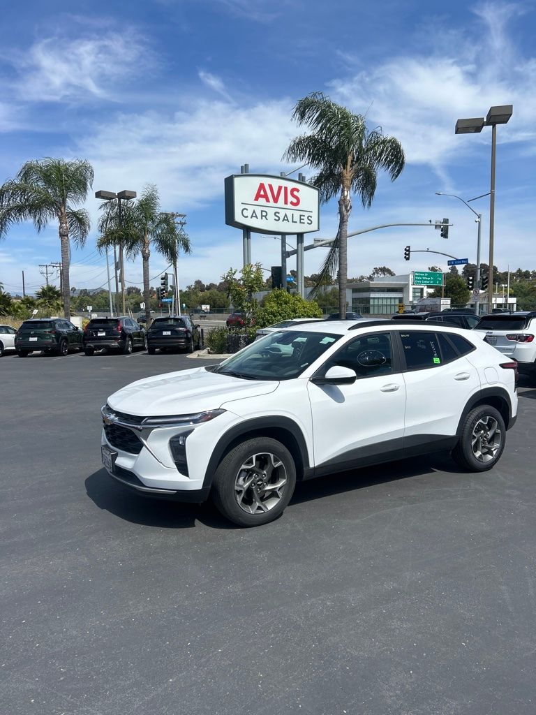 Thumbnail: 2025 Chevrolet Trax - 1