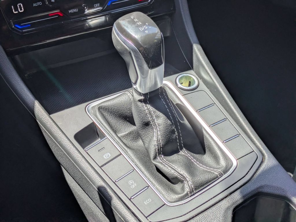 Thumbnail: 2025 Volkswagen Jetta - 23