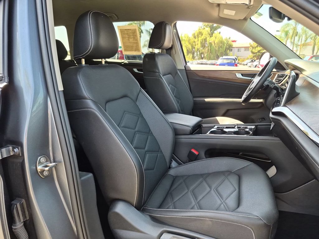 2025 Volkswagen Atlas SE w/Tech - Photo 31