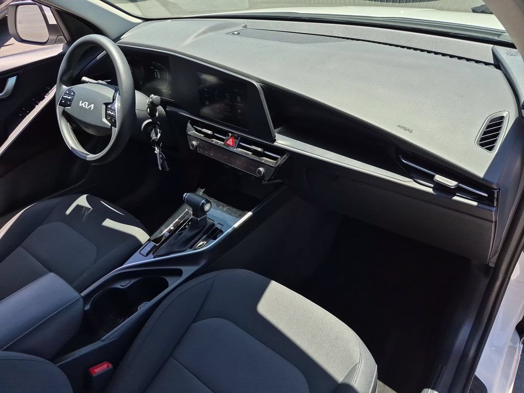 Thumbnail: 2025 Kia Niro - 32