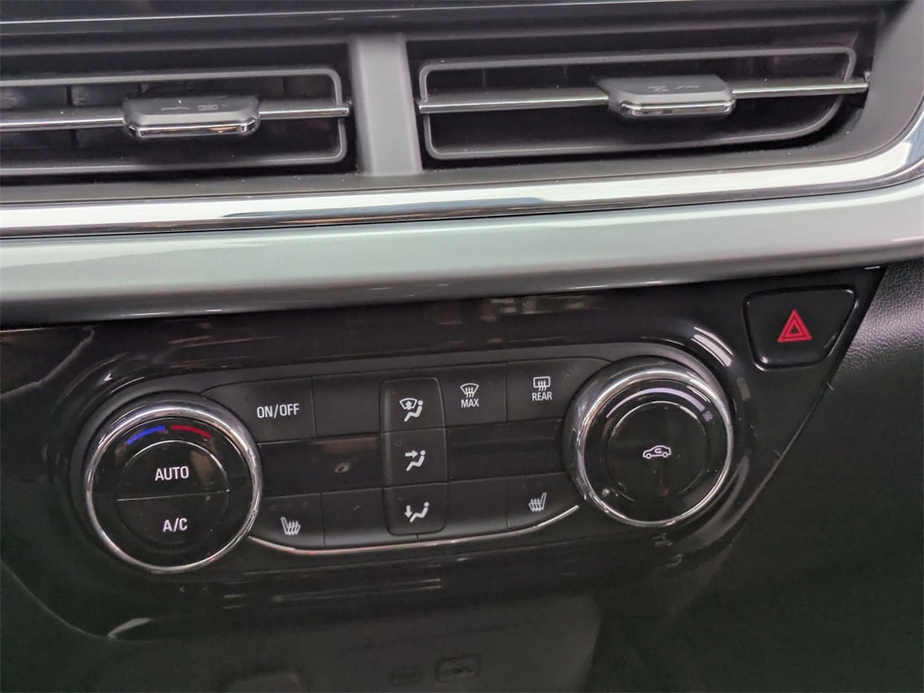 Thumbnail: 2025 Chevrolet Trax - 22