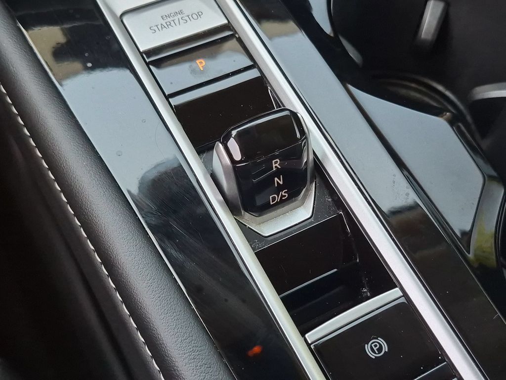 2025 Volkswagen Atlas SE w/Tech - Photo 20