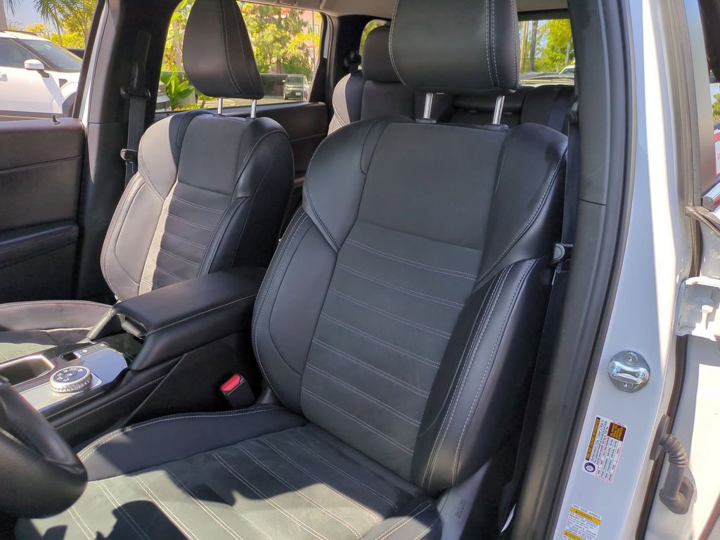 Thumbnail: 2025 Mitsubishi Outlander - 25