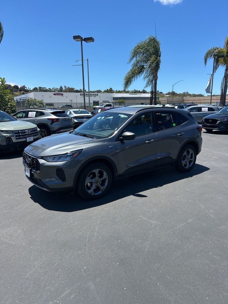 2025 Ford Escape ST-Line AWD's photo