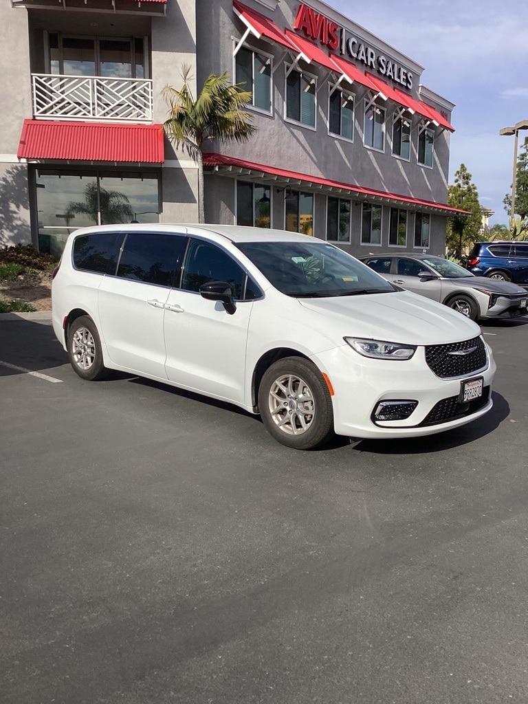 Thumbnail: 2025 Chrysler Pacifica - 5