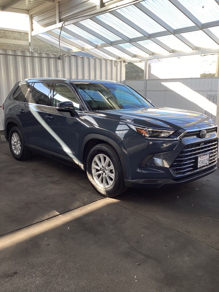 2025 Toyota Grand Highlander XLE photo 2