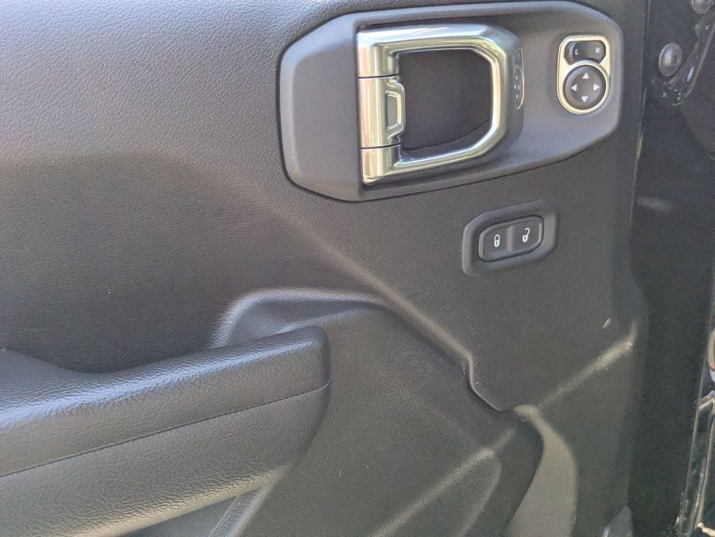 Thumbnail: 2025 Jeep Wrangler - 16