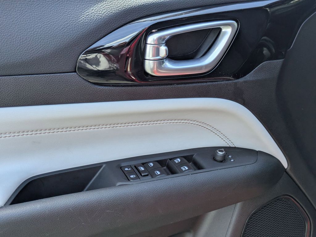 Thumbnail: 2025 Jeep Compass - 16