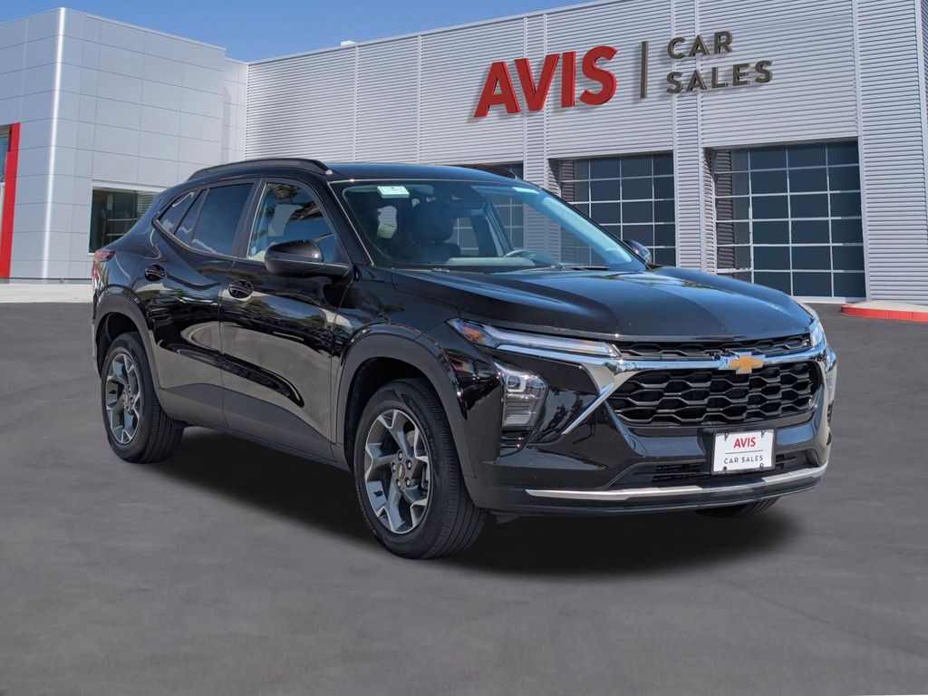 Thumbnail: 2025 Chevrolet Trax - 3