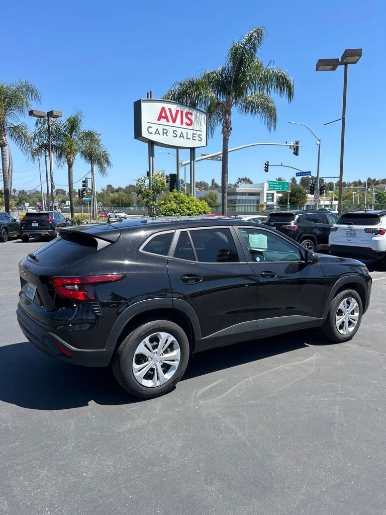 Thumbnail: 2025 Chevrolet Trax - 3