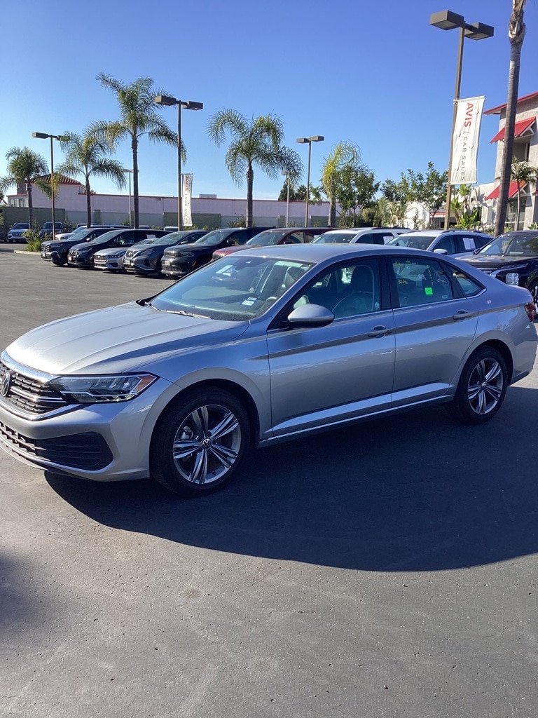 2024 Volkswagen Jetta SE's photo