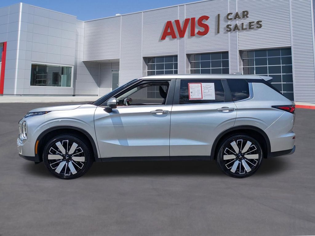 Thumbnail: 2025 Mitsubishi Outlander - 10