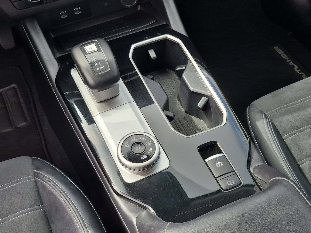 Thumbnail: 2025 Mitsubishi Outlander - 24