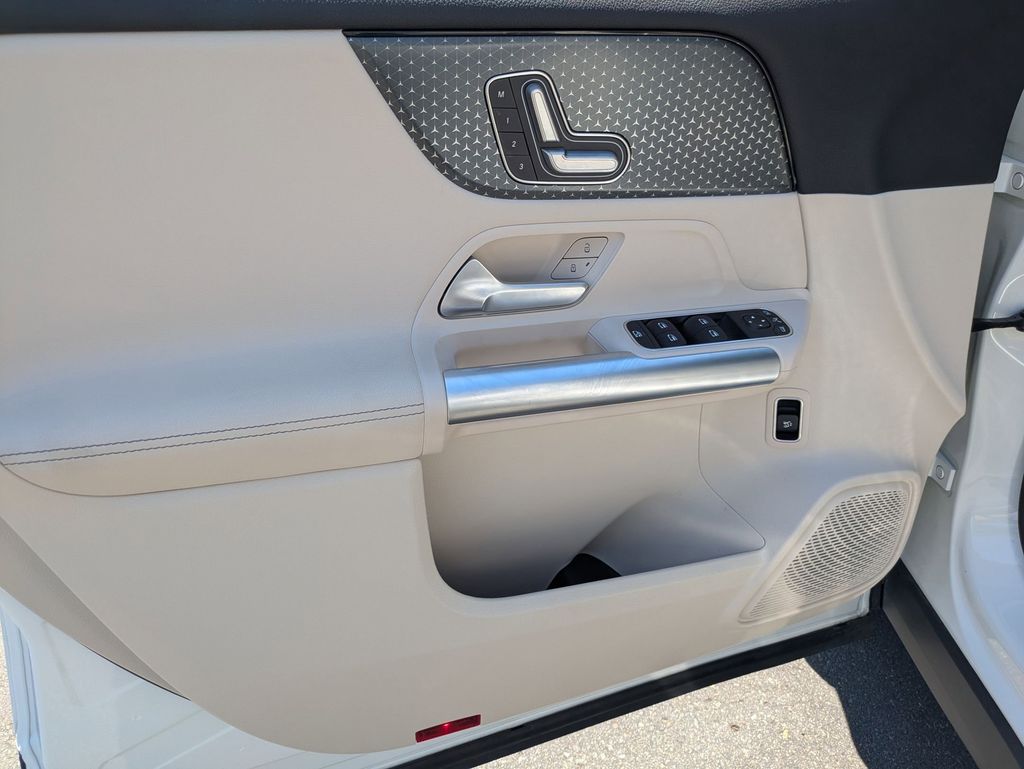 Thumbnail: 2025 Mercedes-Benz GLA - 15