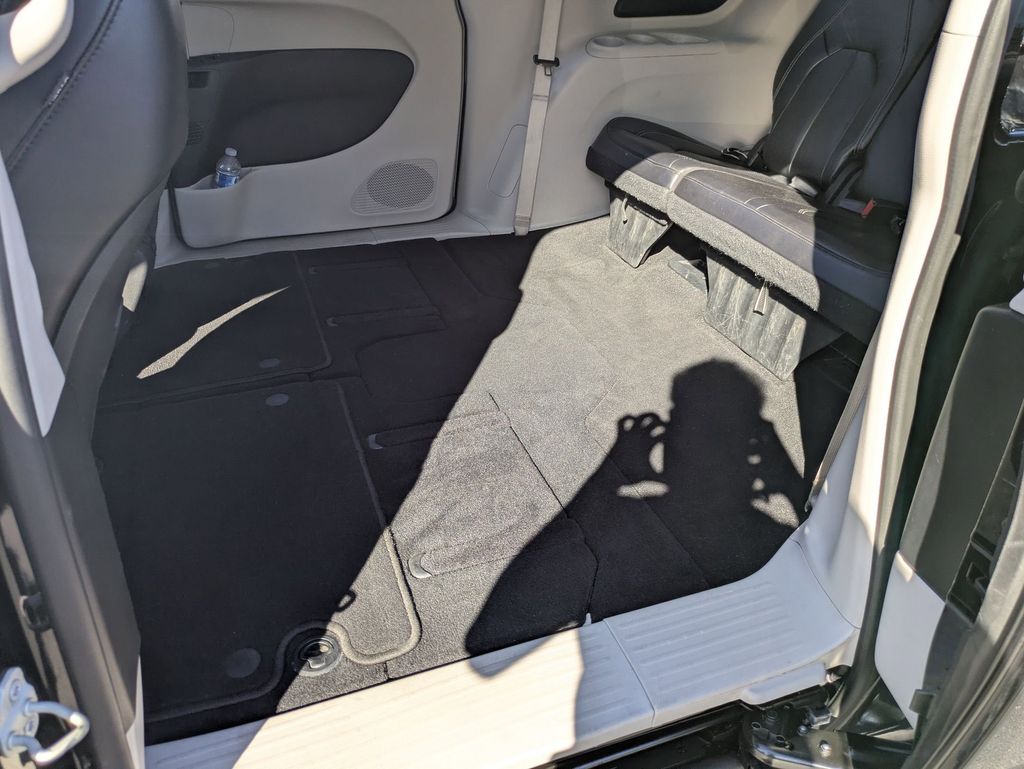 Thumbnail: 2023 Chrysler Pacifica - 25