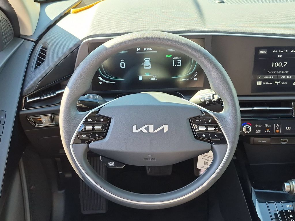 Thumbnail: 2025 Kia Niro - 23