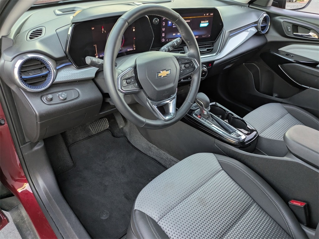 Thumbnail: 2025 Chevrolet Trax - 17