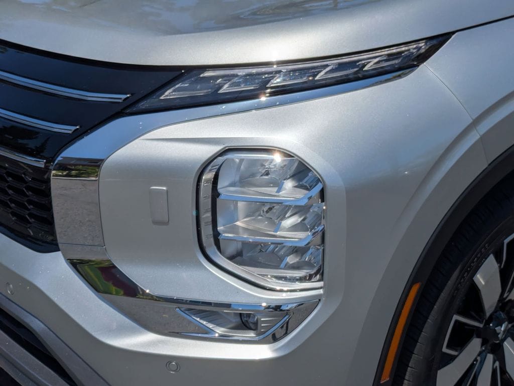 Thumbnail: 2025 Mitsubishi Outlander - 11