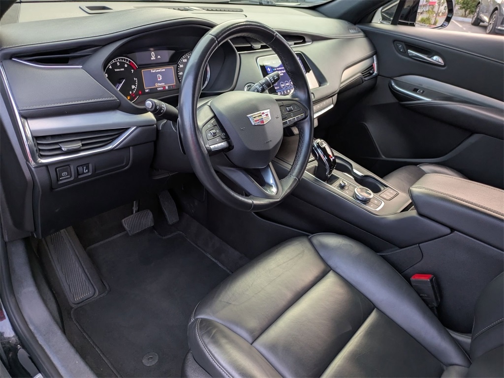 Thumbnail: 2023 Cadillac XT4 - 17