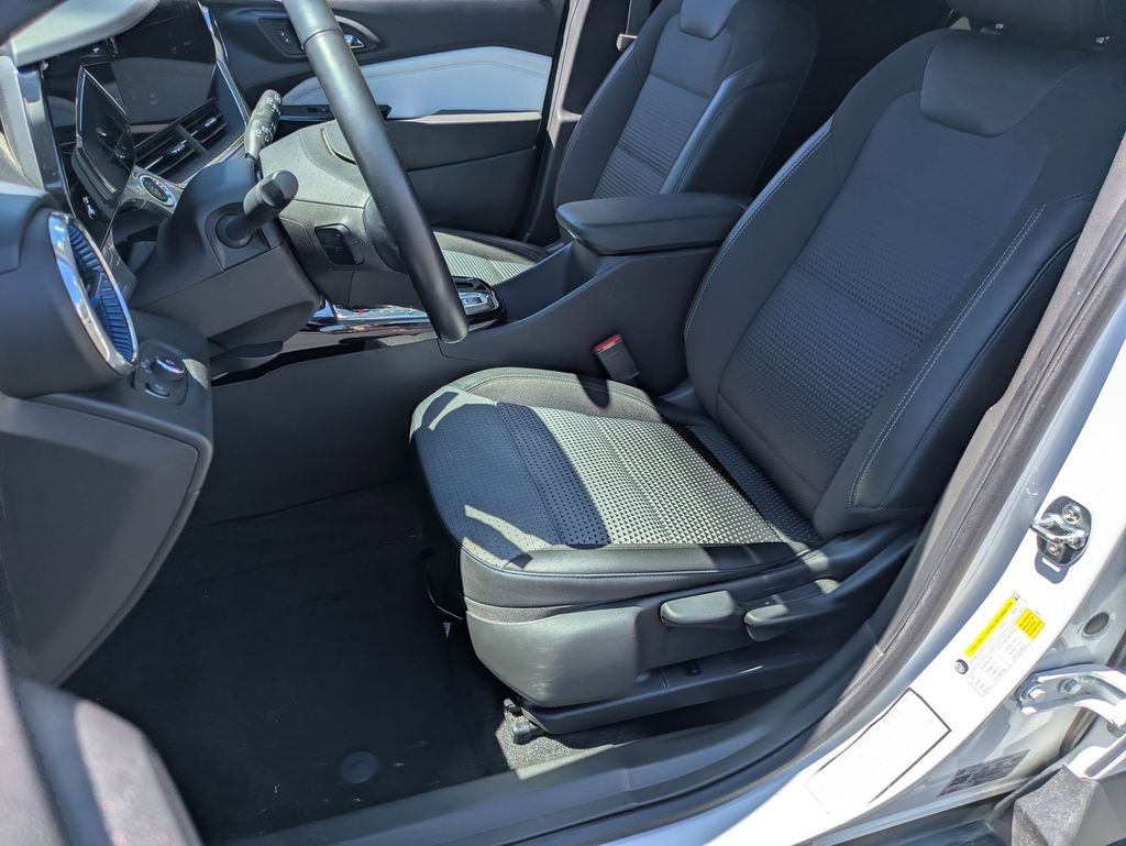 Thumbnail: 2025 Chevrolet Trax - 14