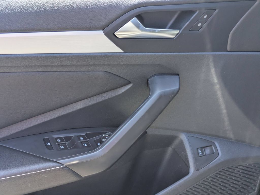 Thumbnail: 2025 Volkswagen Jetta - 16