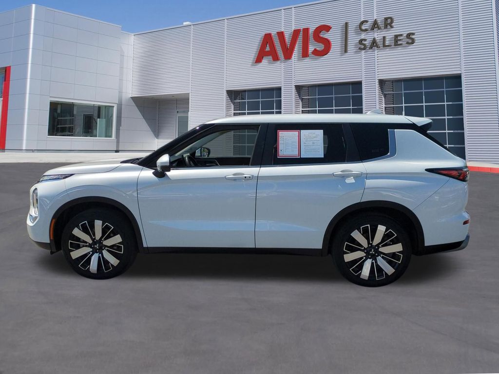 Thumbnail: 2025 Mitsubishi Outlander - 10