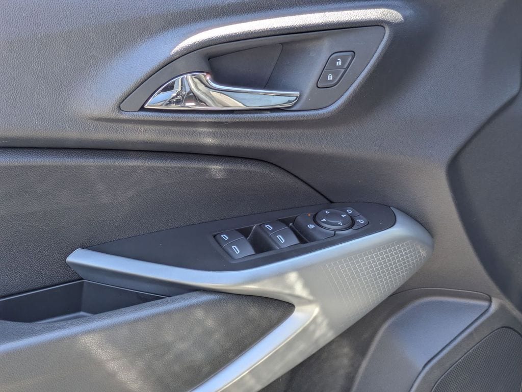 Thumbnail: 2025 Chevrolet Trax - 16