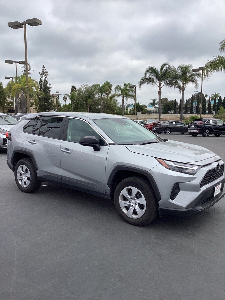 2024 Toyota RAV4 LE photo 2