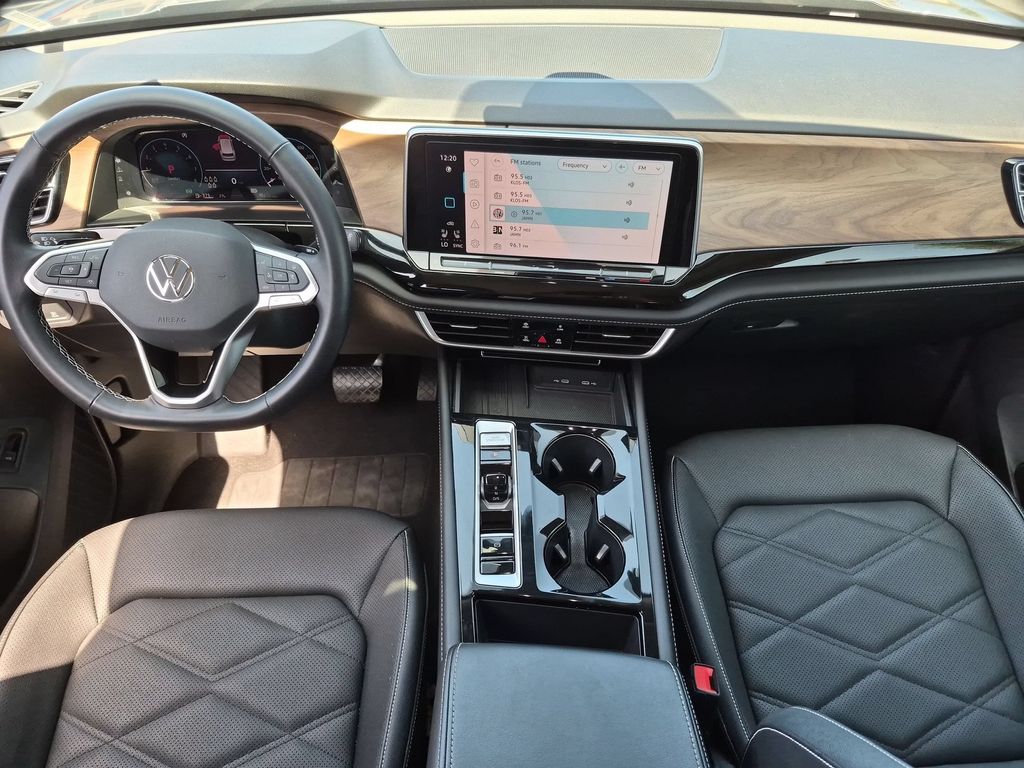 2025 Volkswagen Atlas SE w/Tech - Photo 26