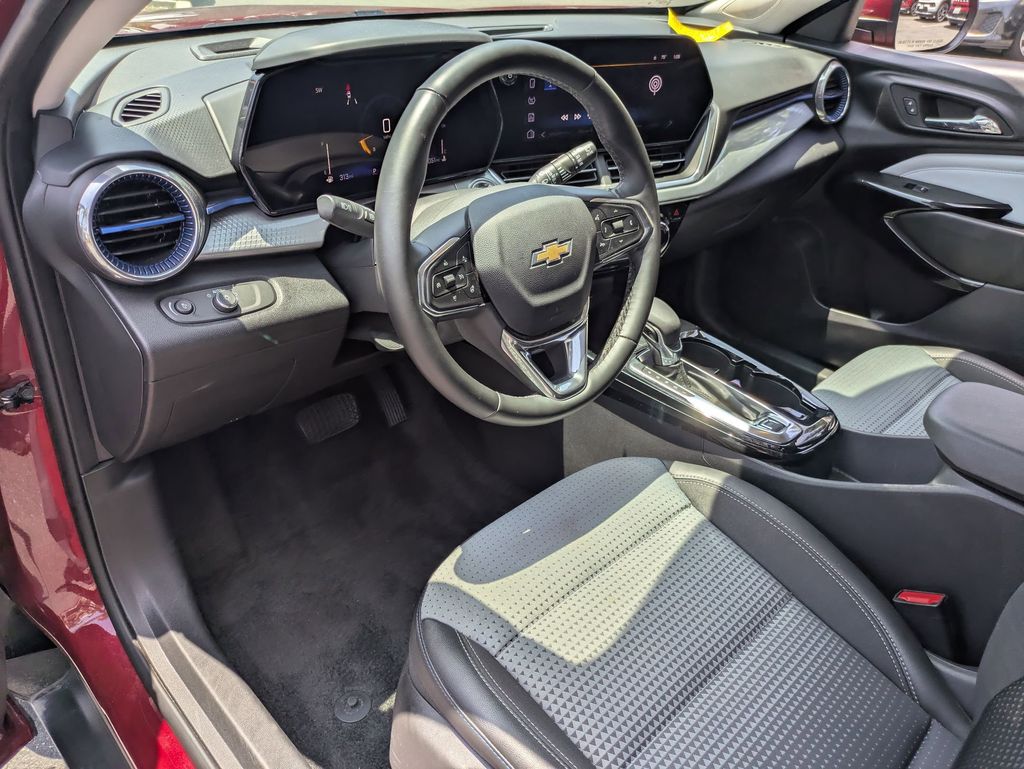 Thumbnail: 2025 Chevrolet Trax - 17