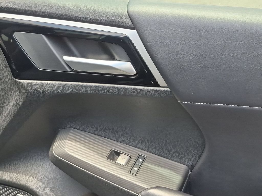 Thumbnail: 2025 Mitsubishi Outlander - 34
