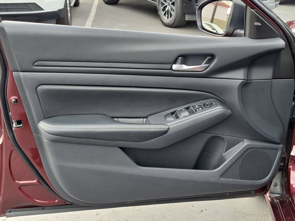 2025 Nissan Altima SV - Photo 11