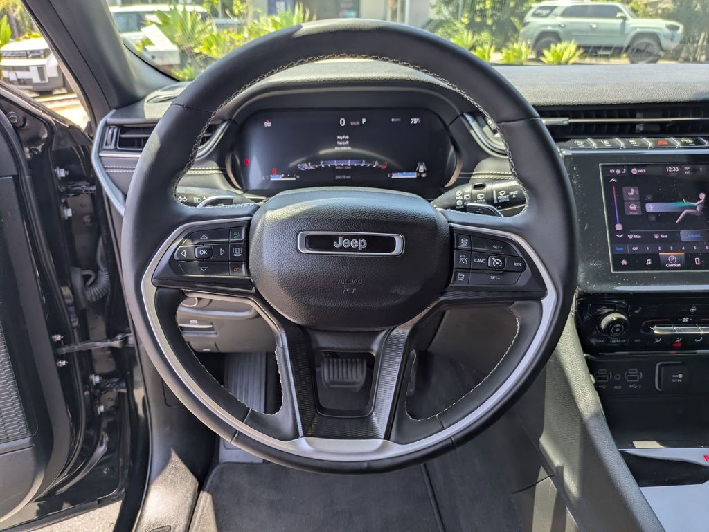 Thumbnail: 2025 Jeep Grand Cherokee - 17