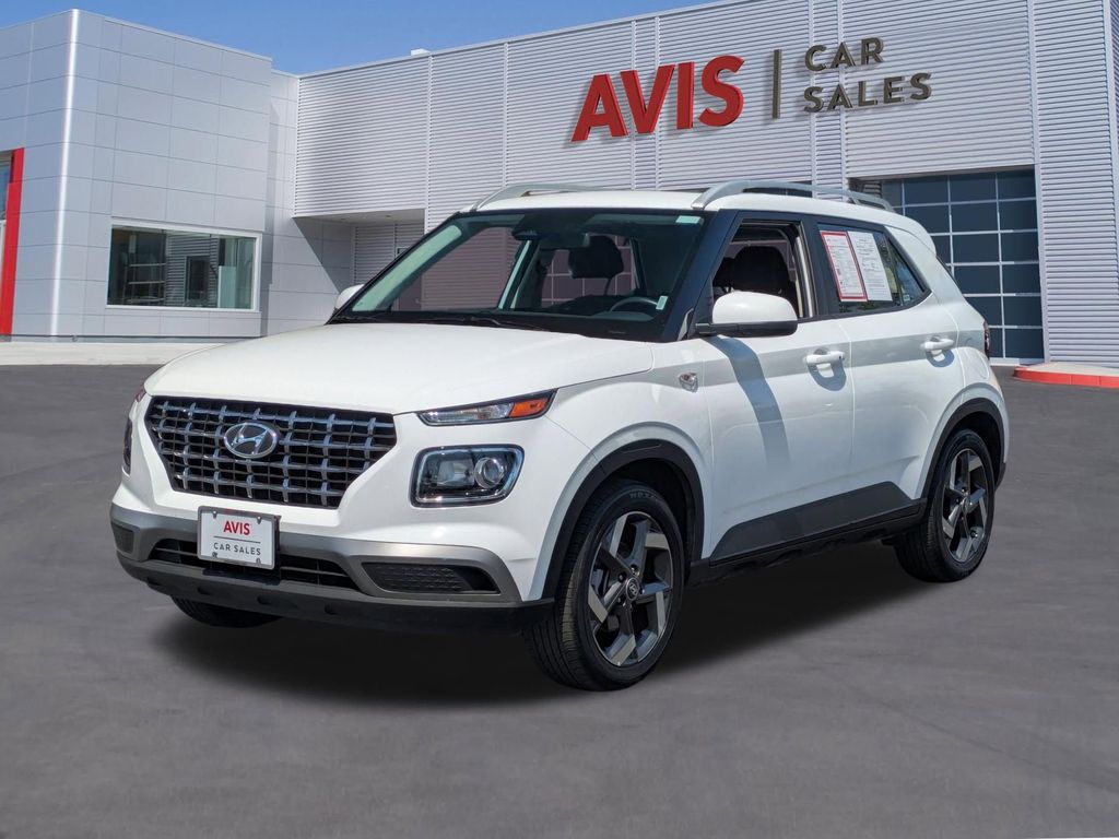 2025 Hyundai Venue SEL IVT's photo