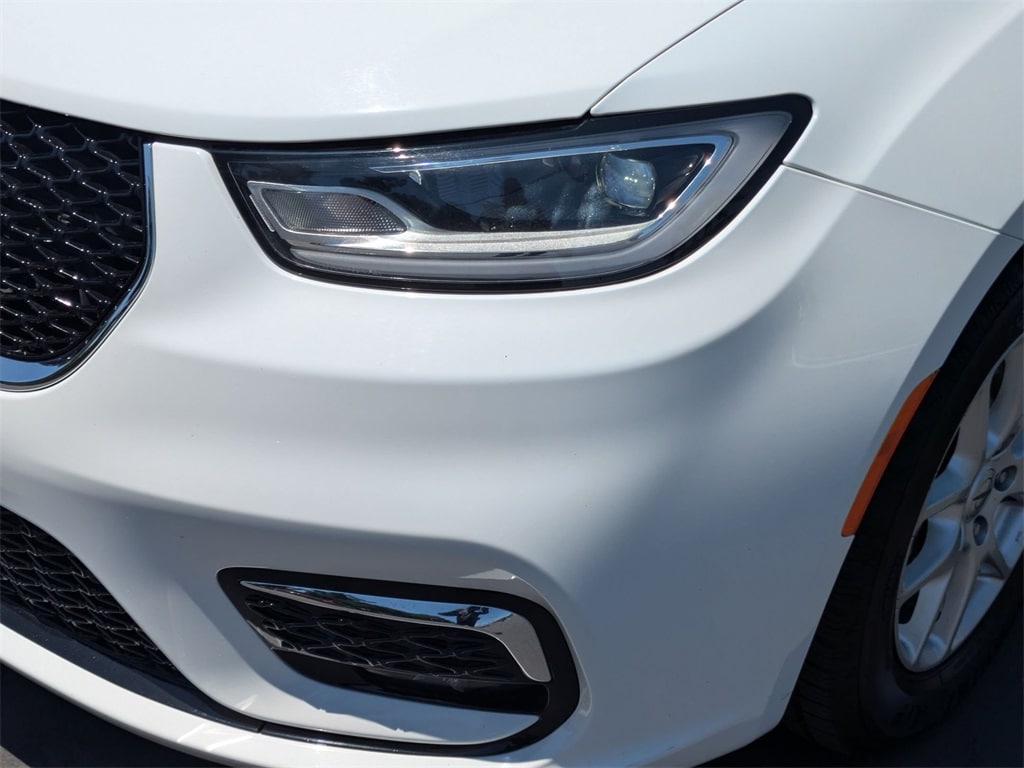 2023 Chrysler Pacifica Touring L 11