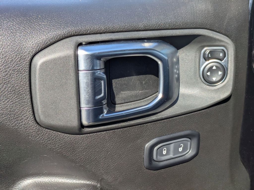 Thumbnail: 2025 Jeep Wrangler - 16