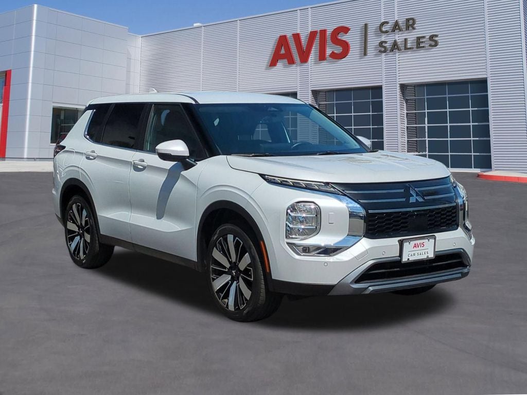 Thumbnail: 2025 Mitsubishi Outlander - 3