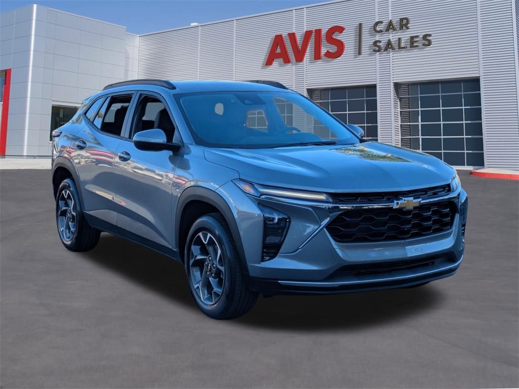 Thumbnail: 2025 Chevrolet Trax - 3