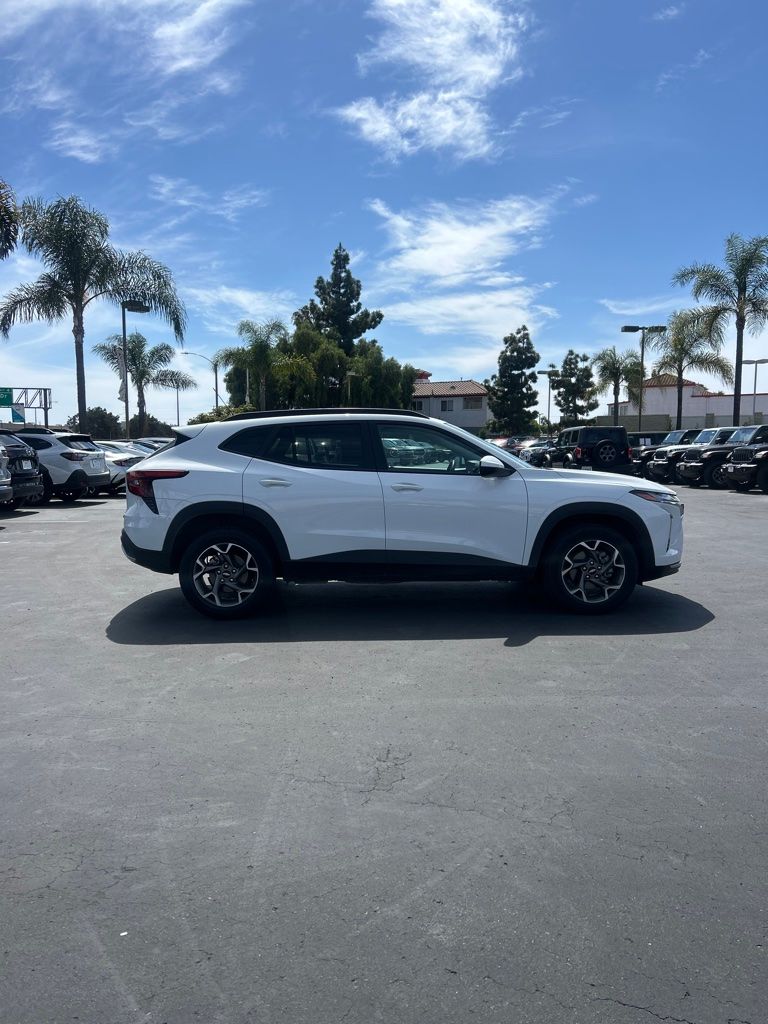 Thumbnail: 2025 Chevrolet Trax - 9