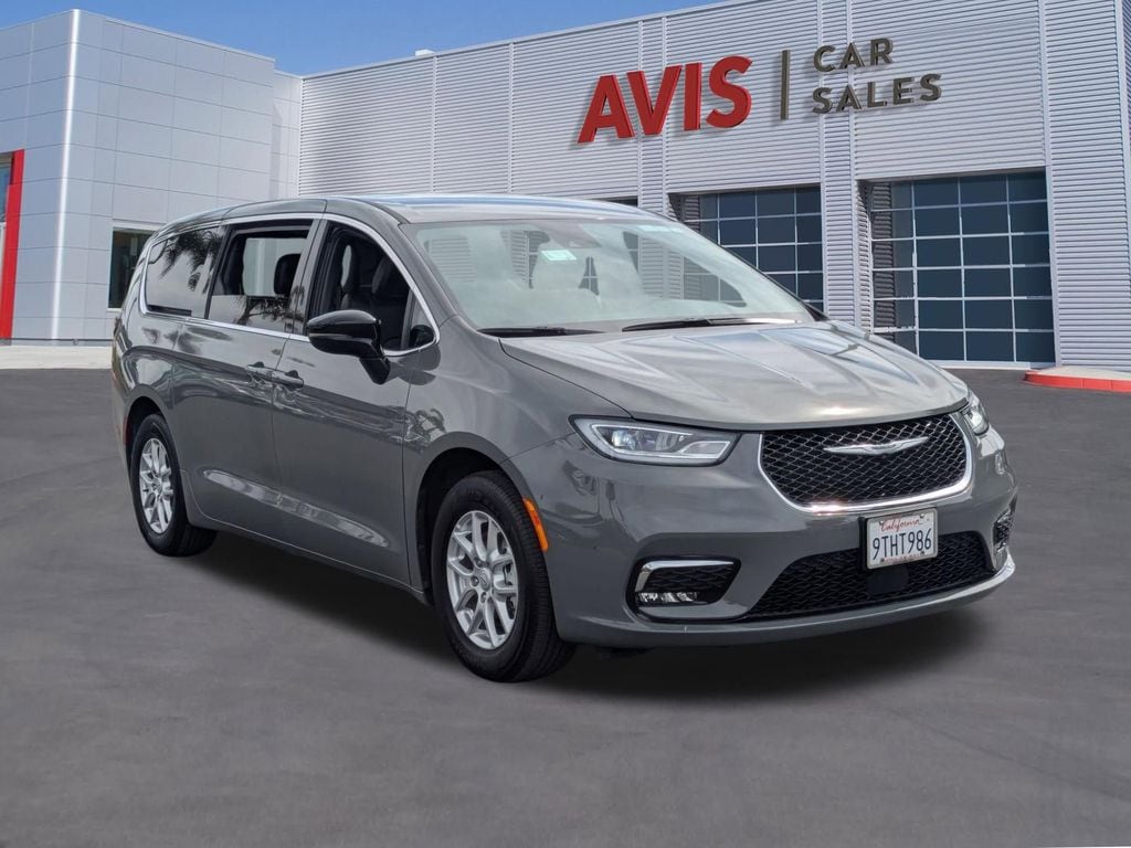 Thumbnail: 2025 Chrysler Pacifica - 3