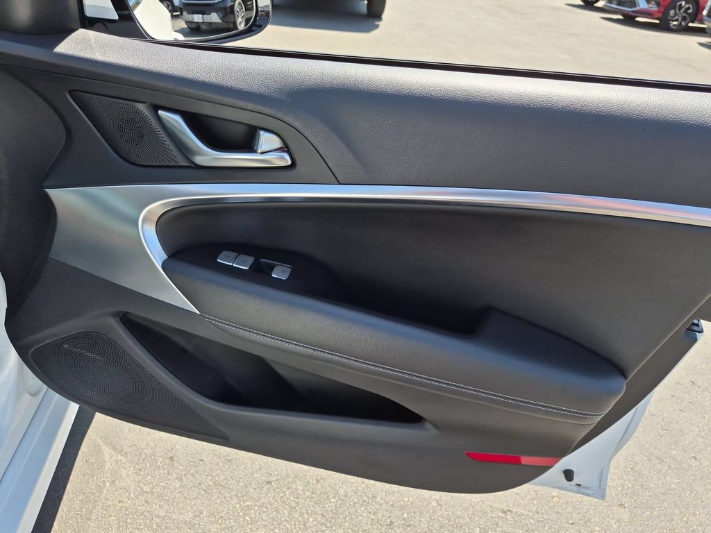 Thumbnail: 2025 Genesis G70 - 33