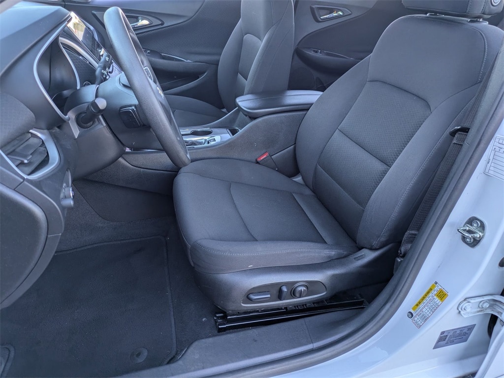 Thumbnail: 2023 Chevrolet Malibu - 14