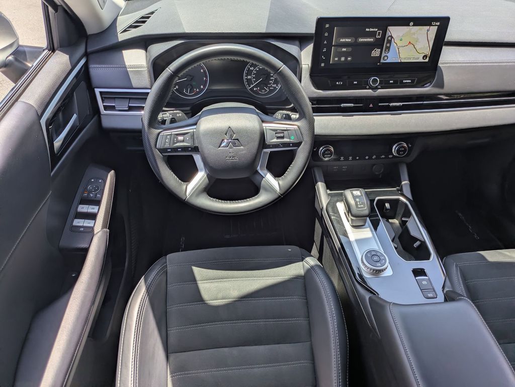 Thumbnail: 2025 Mitsubishi Outlander - 25