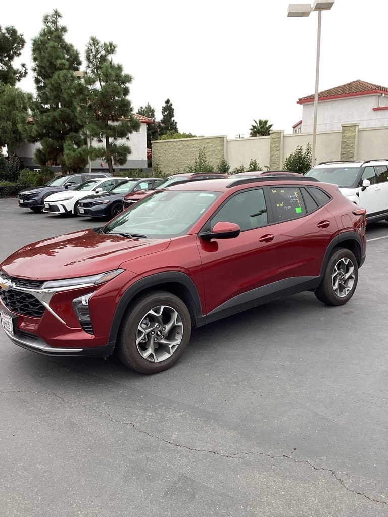 2025 Chevrolet Trax LT's photo