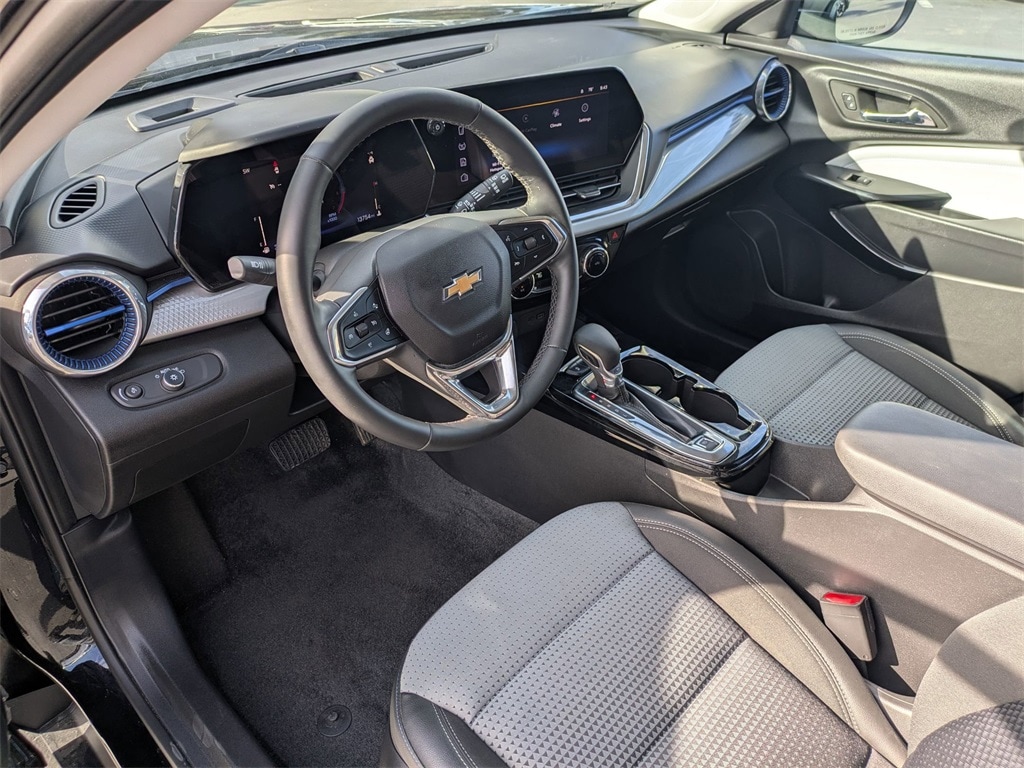 Thumbnail: 2025 Chevrolet Trax - 17