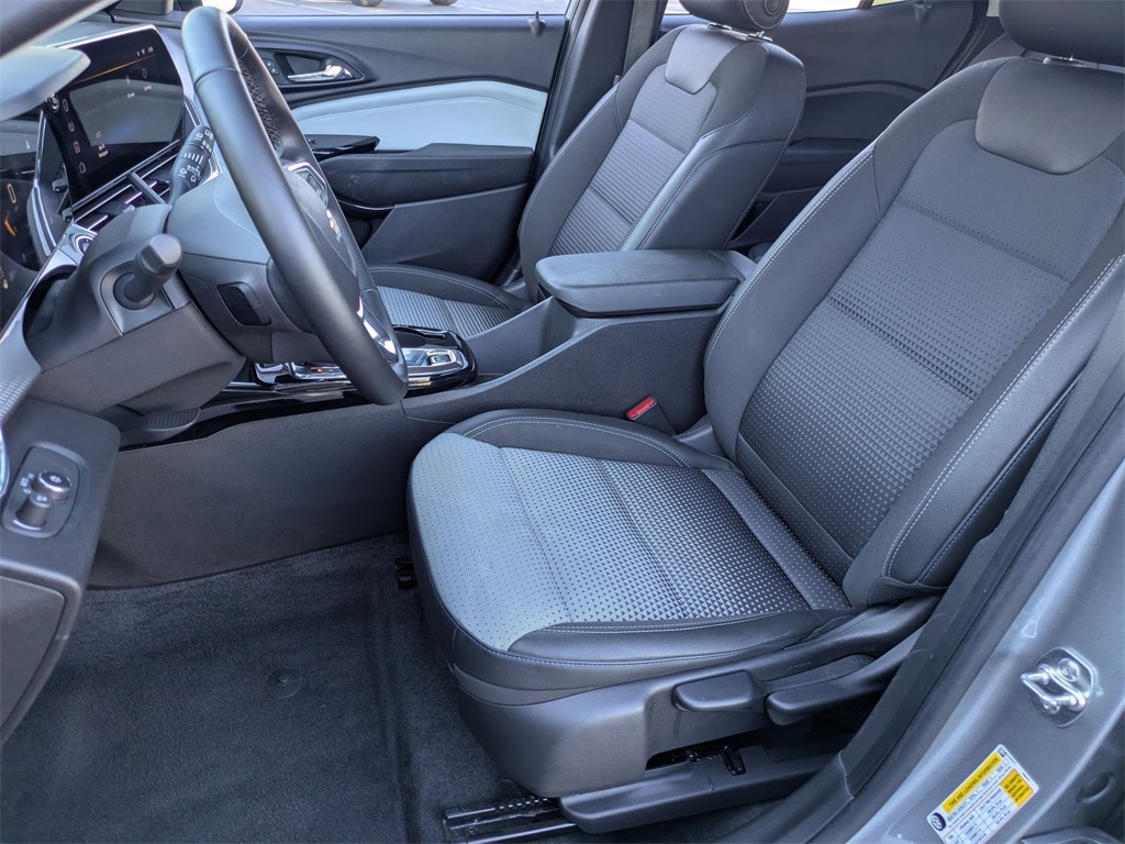 Thumbnail: 2025 Chevrolet Trax - 14