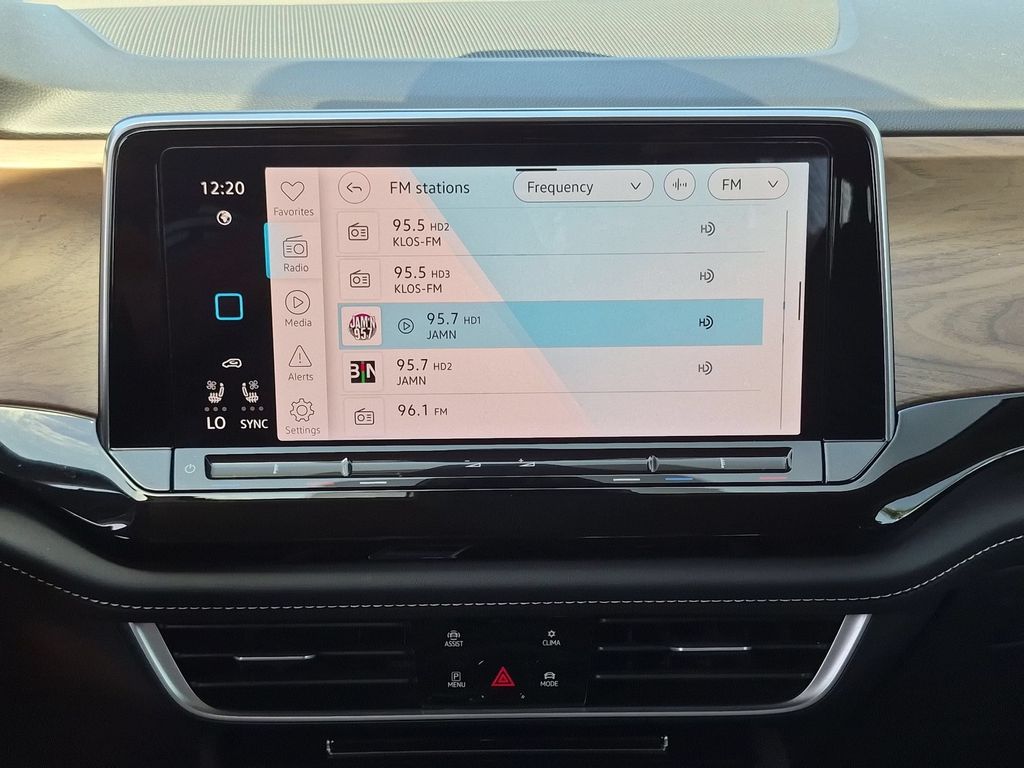 2025 Volkswagen Atlas SE w/Tech - Photo 19