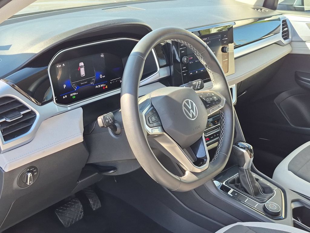 Thumbnail: 2025 Volkswagen Taos - 15